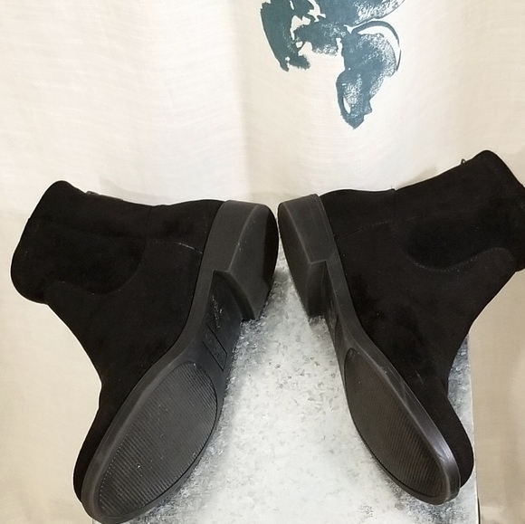 Black Kenneth Cole Reaction Wind Ankle Booties - Picture 2 of 4